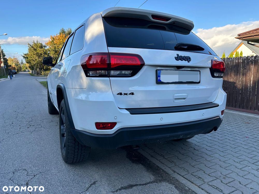 Jeep Grand Cherokee - 12