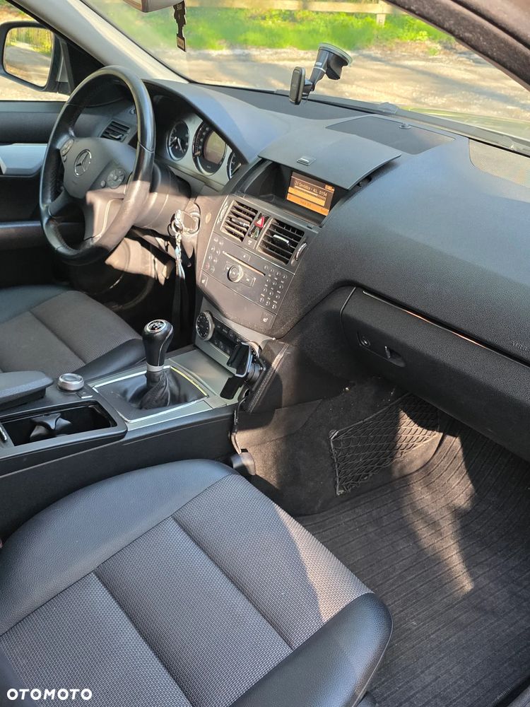 Mercedes-Benz Klasa C 220 CDI Elegance - 16
