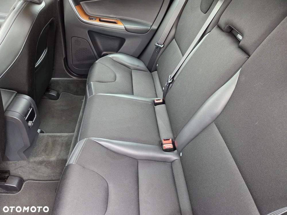 Volvo XC 60 D3 Drive-E Momentum - 17
