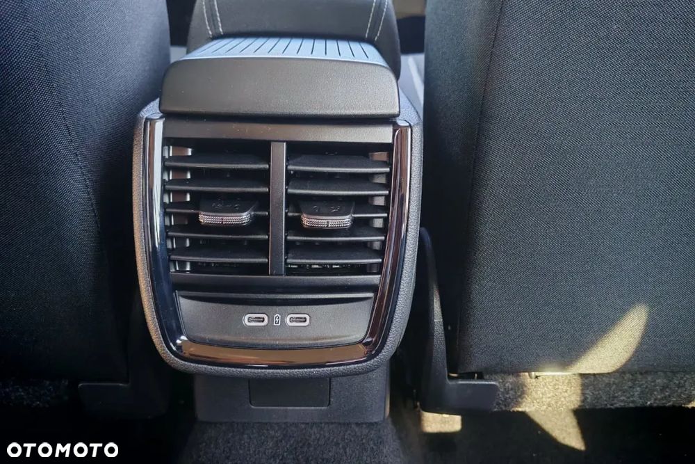 Skoda Kamiq 1.0 TSI Essence - 19