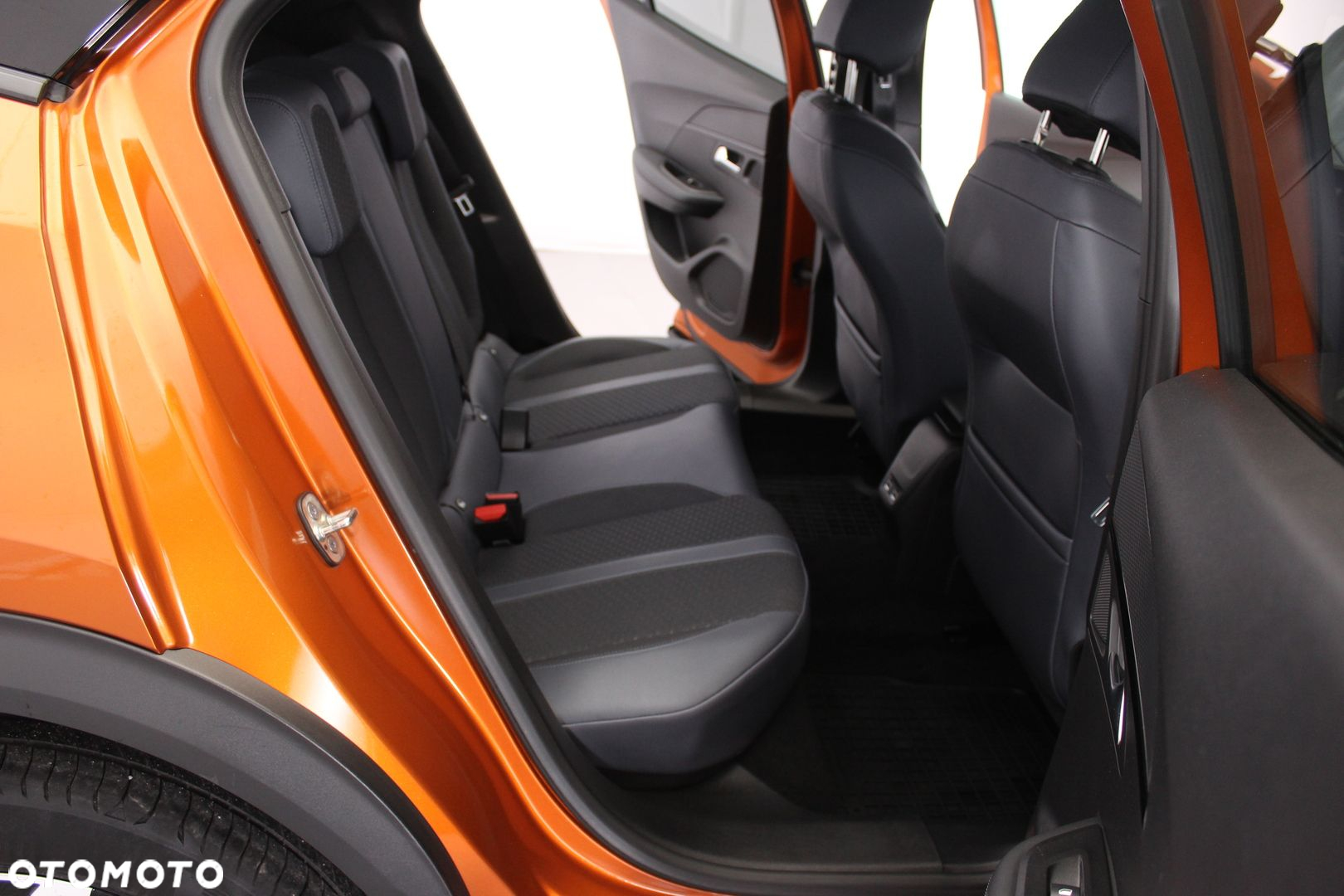 Peugeot 2008 1.2 PureTech Allure S&S EAT8 - 17