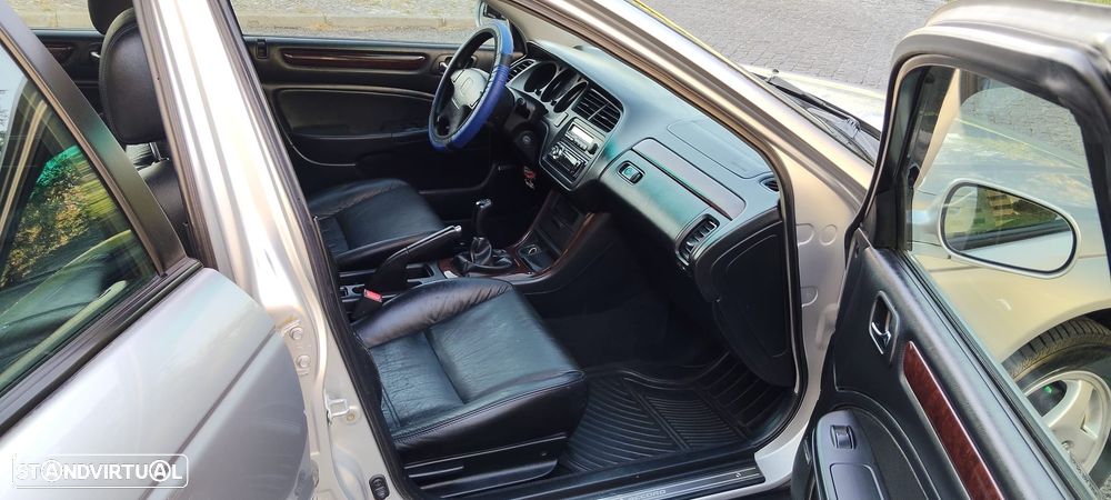 Honda Accord 2.0 ES - 11
