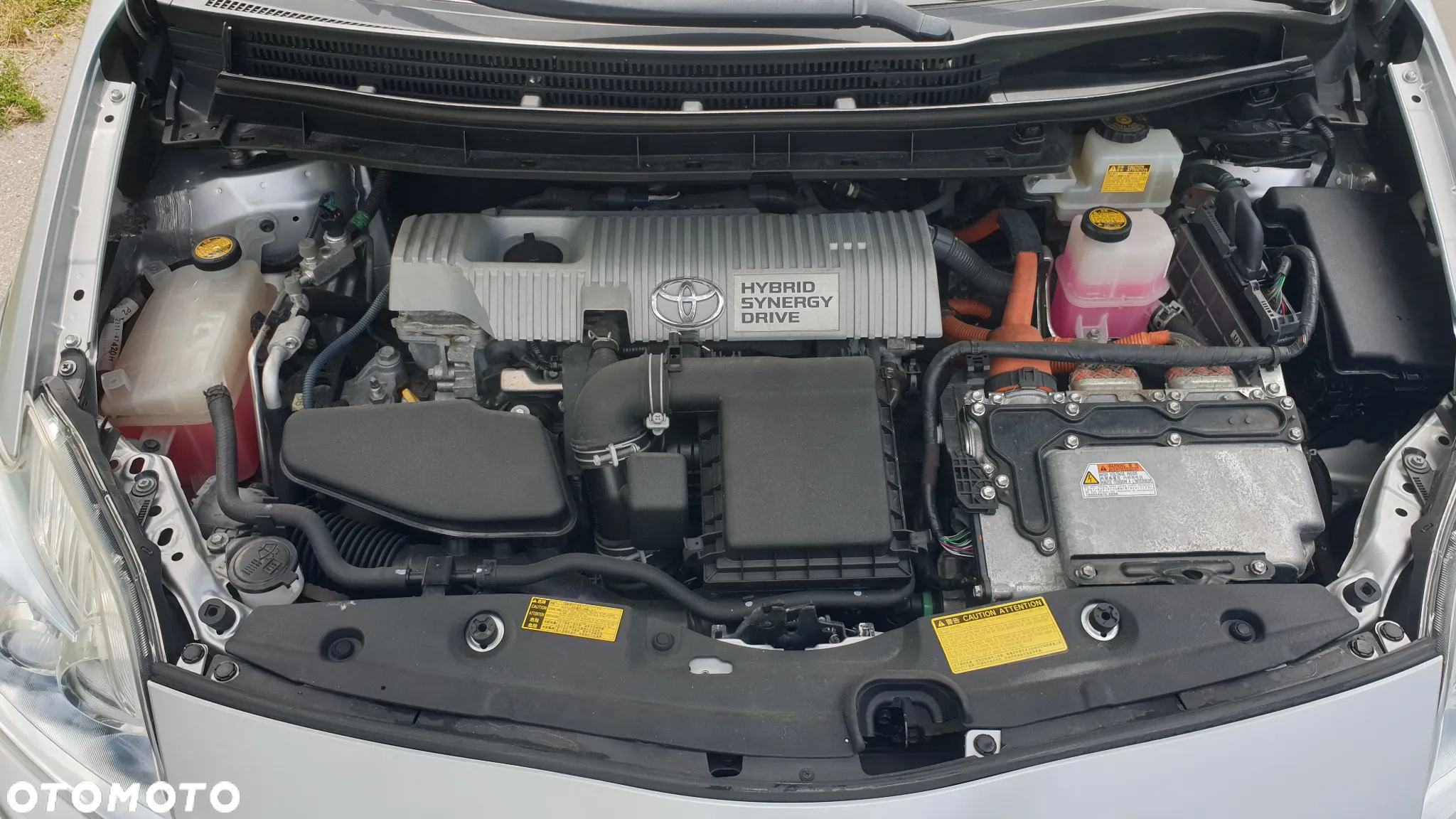 Toyota Prius (Hybrid) Executive - 16