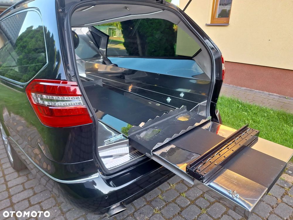 Mercedes-Benz Klasa E 200 CGI BlueEffICIENCY Avantgarde - 11