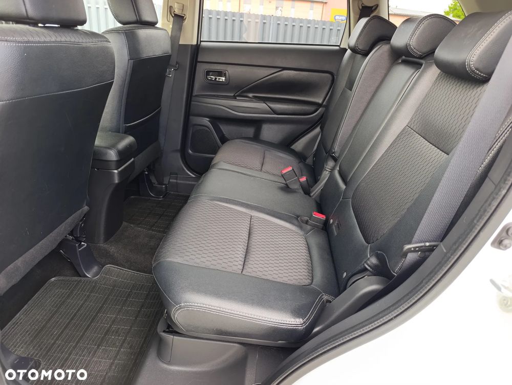 Mitsubishi Outlander 2.0 Intense + Navi 4WD CVT - 18