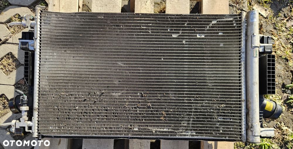 Chevrolet Orlando 2.0 VCDI chłodnica wody powietrza intercooler wentylator wentylatory 13267647 13367378 - 2