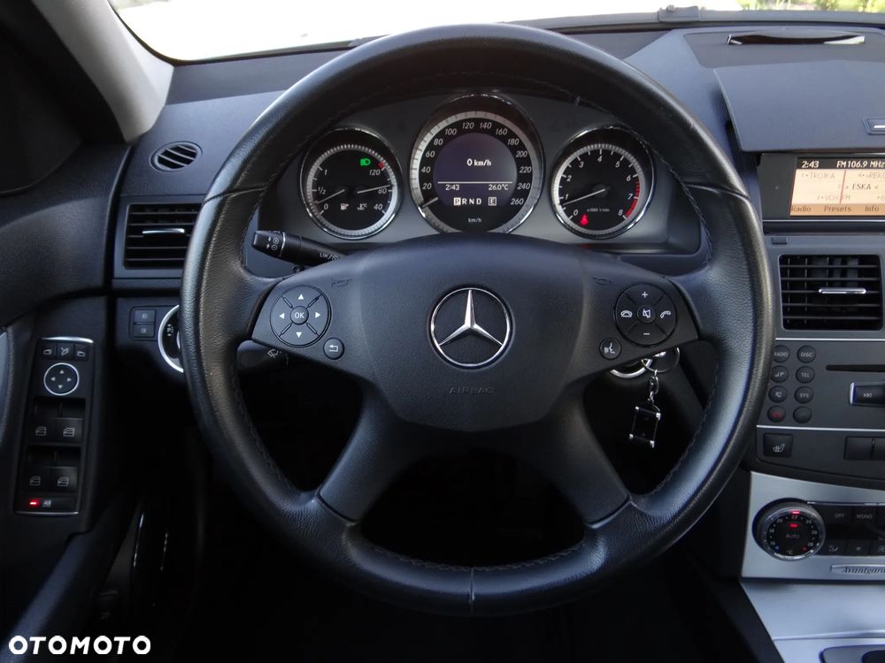 Mercedes-Benz Klasa C 180 BlueEFFICIENCY 7G-TRONIC Avantgarde - 29