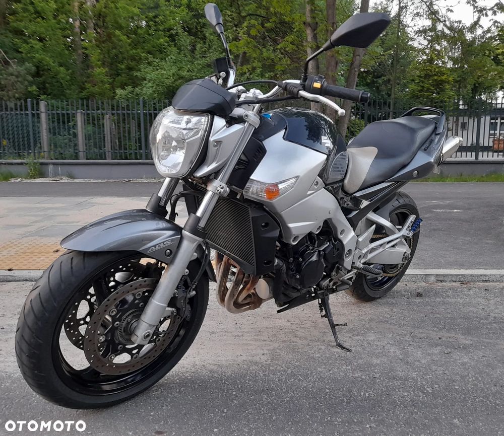 Suzuki GSR - 1