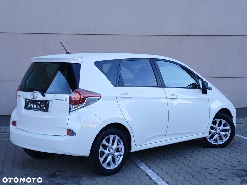 Toyota Verso S 1.33 VVT-i Start-Stop Club - 11