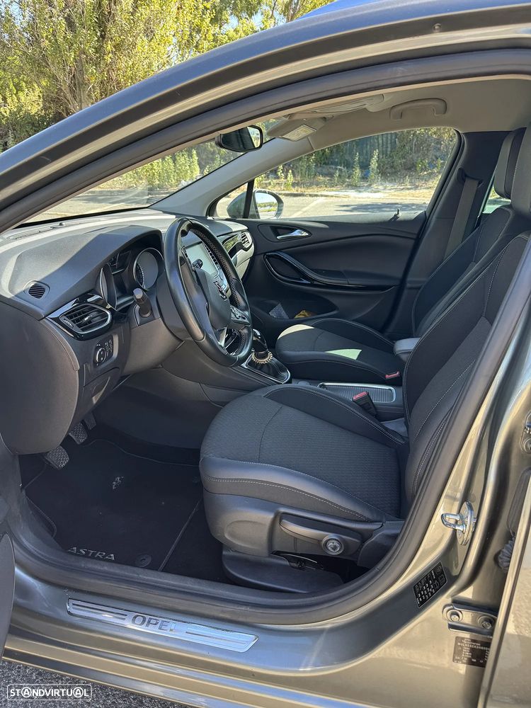 Opel Astra Sports Tourer - 11