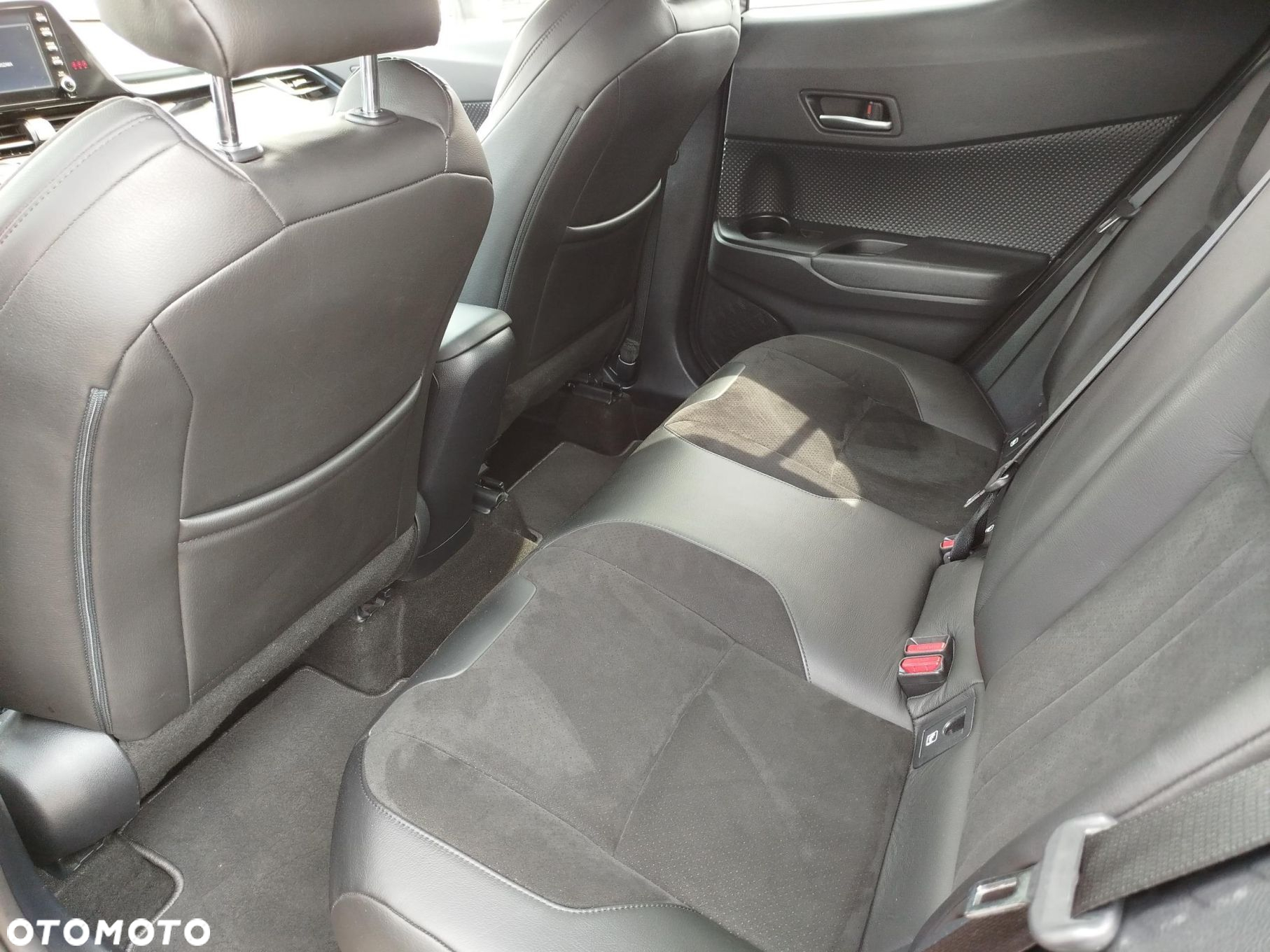 Toyota C-HR - 11