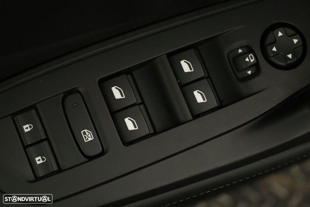 Peugeot 408 1.6 Hybrid Allure e-EAT8 - 20