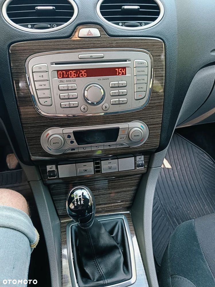 Ford Focus 1.6 16V Ghia - 15