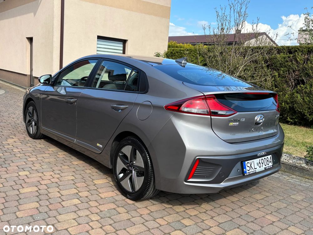 Hyundai IONIQ - 10