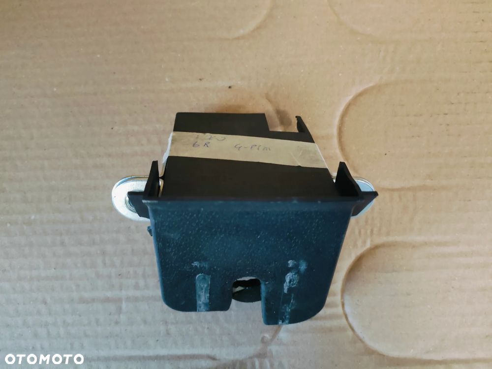 VW POLO 6R 09- ZAMEK KLAPY BAGAŻNIKA 4-PIN - 2