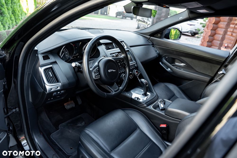 Jaguar E-Pace P250 AWD R-Dynamic - 20