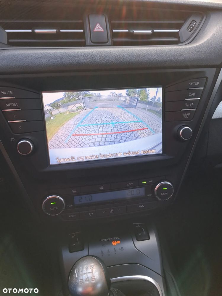 Toyota Avensis 2.0 D-4D Premium - 12