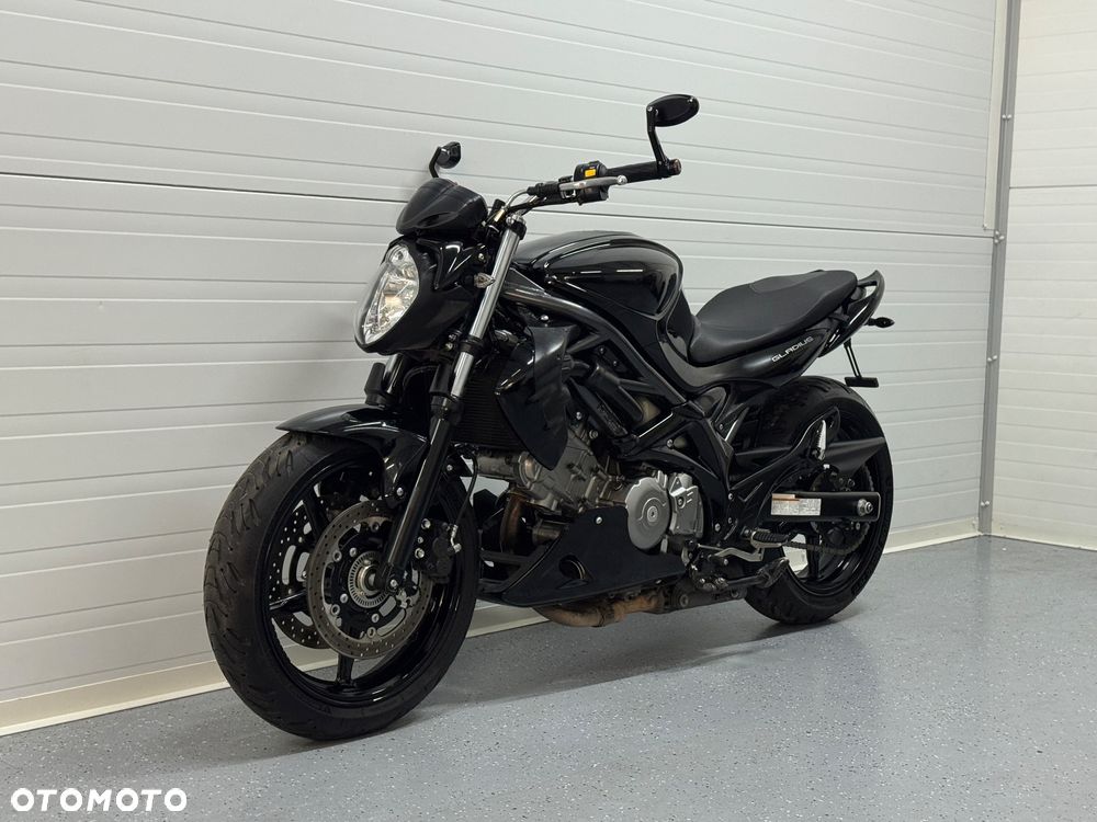 Suzuki Gladius - 8