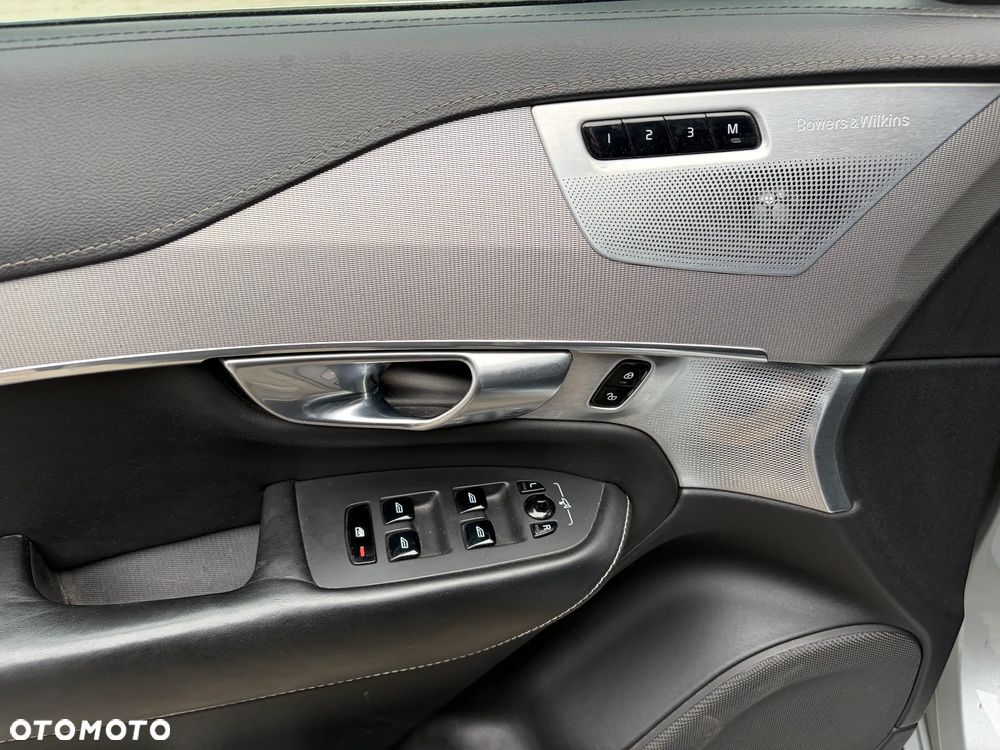 Volvo XC 90 T8 AWD Plug-In Hybrid R-Design 7os - 24