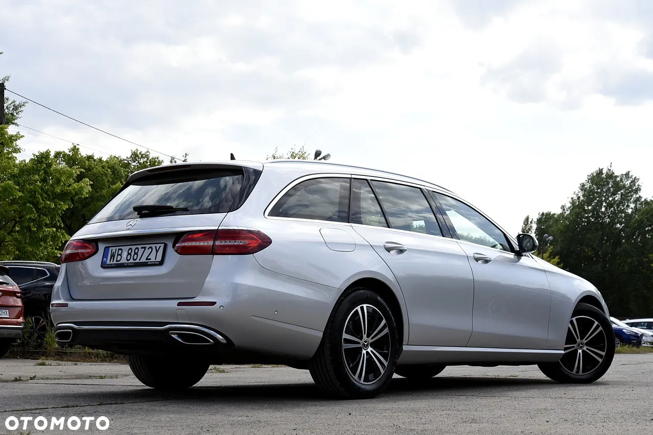 Mercedes-Benz Klasa E 220 d 4Matic T 9G-TRONIC Avantgarde - 6