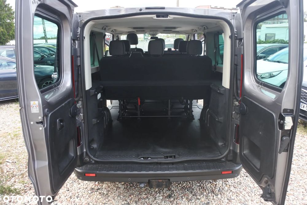 Renault Trafic Grand 2.0 dCi - 12
