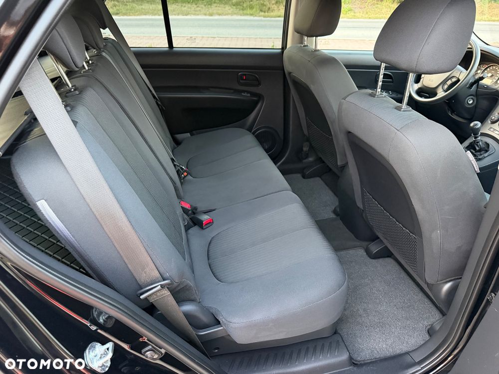 Kia Carens 1.6 CRDi Vision - 10