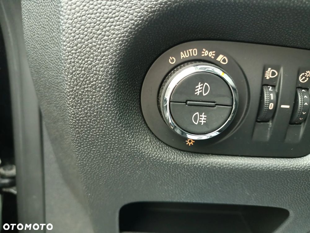 Opel Corsa 1.2 16V Edition - 16