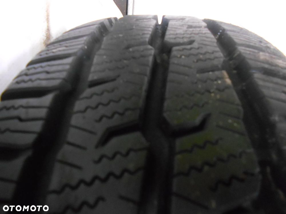 OPONA POJEDYNKA 215/75R16C TOYO OBSERVE VAN DOT 1524 10MM - 2