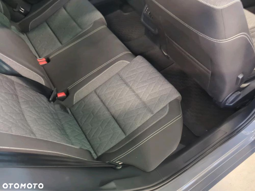 Volkswagen Passat - 18