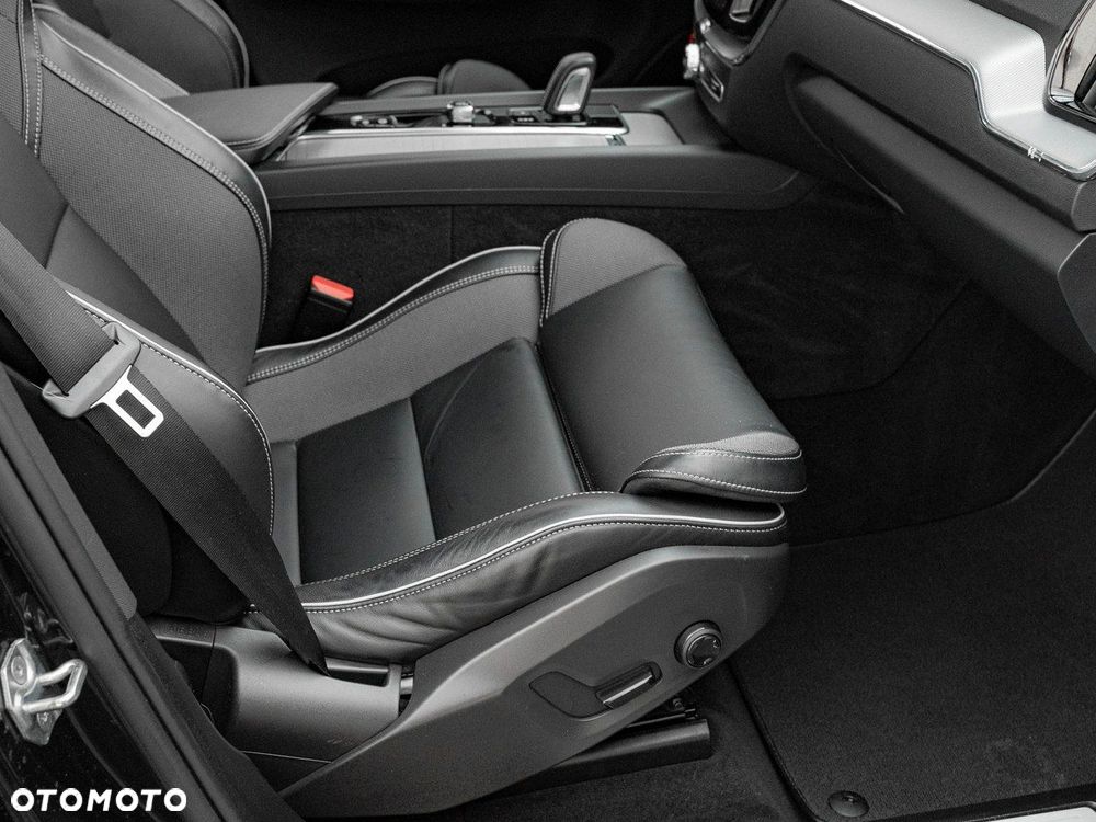 Volvo XC 60 B4 B Plus Dark - 31