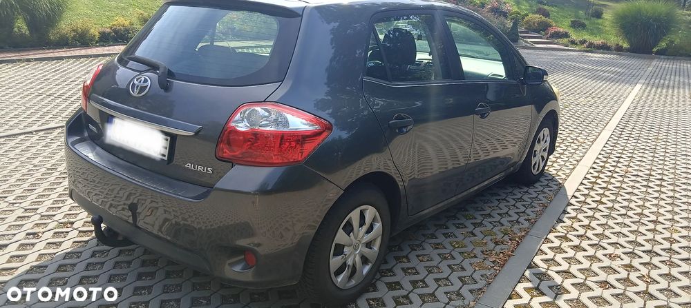 Toyota Auris 1.33 VVT-i Business Edition - 1