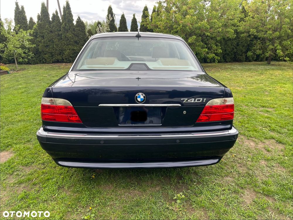 BMW Seria 7 740i - 4