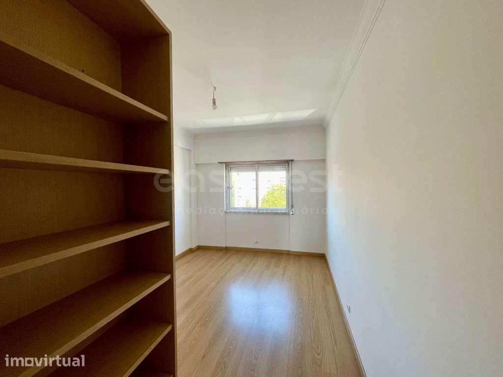 Apartamento T2 com áreas generosas e vista desafogada - Odivelas - Grande imagem: 2/30