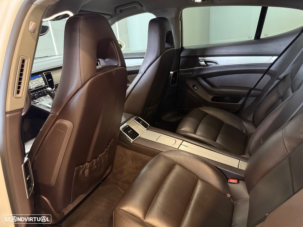 Porsche Panamera 3.0 V6 - 12