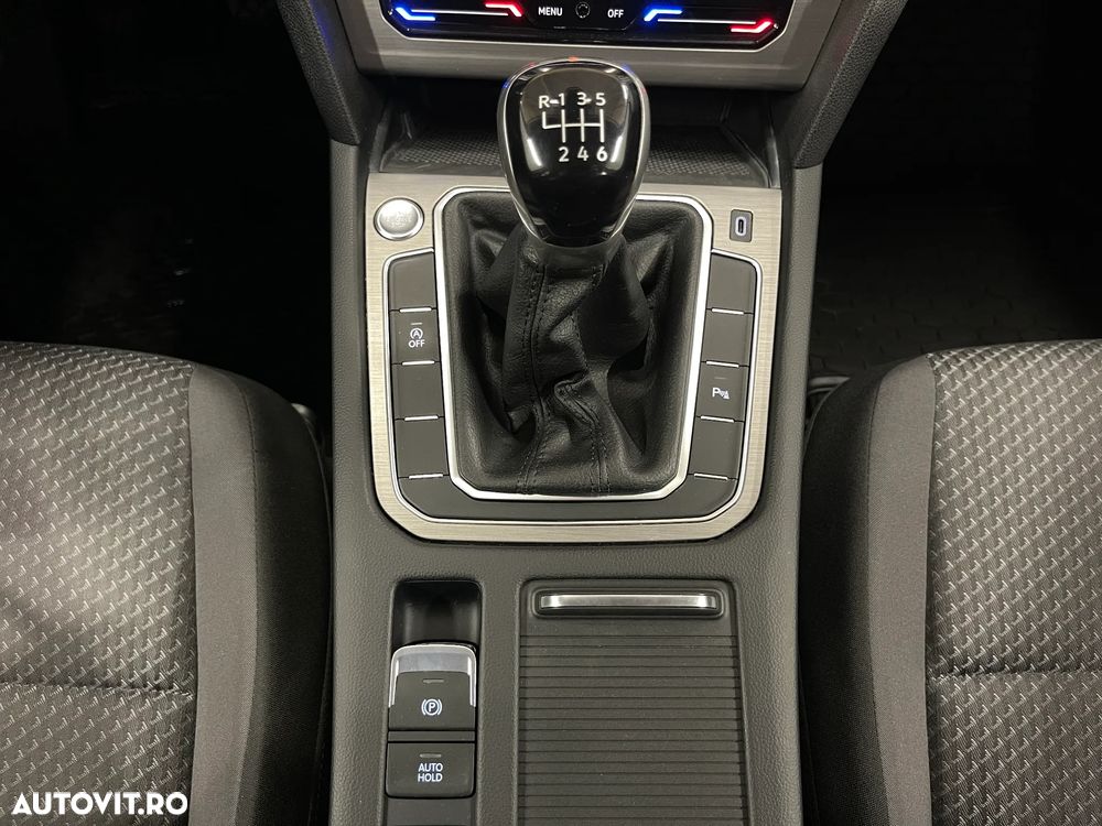 Volkswagen Passat 1.5 TSI ACT Advance - 22