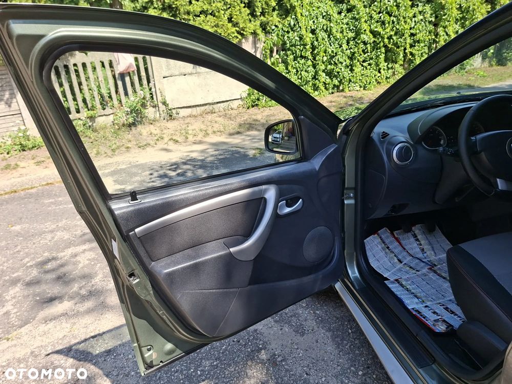 Dacia Duster 1.6 Laureate - 13
