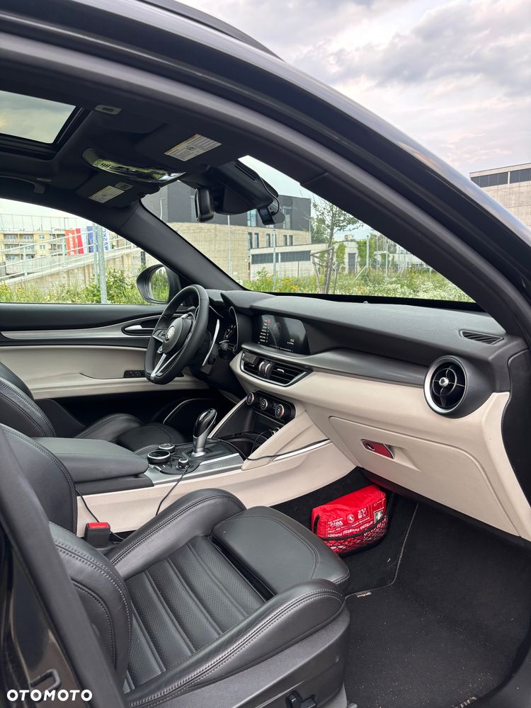 Alfa Romeo Stelvio 2.0 Turbo 16V AT8-Q4 Ti - 5