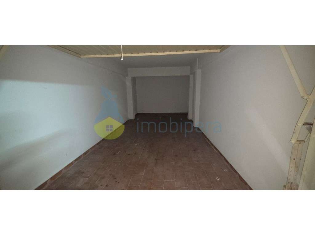 Garagem fechada em Sra da Rocha Lagoa - Grande imagem: 5/15