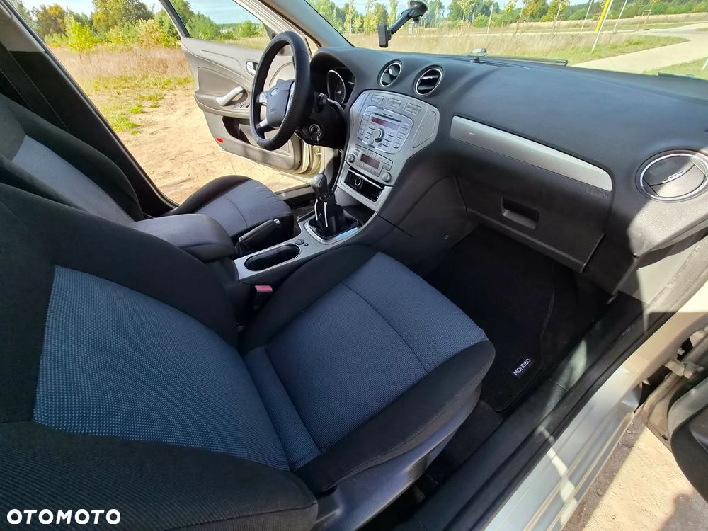 Ford Mondeo 1.6 Trend - 12