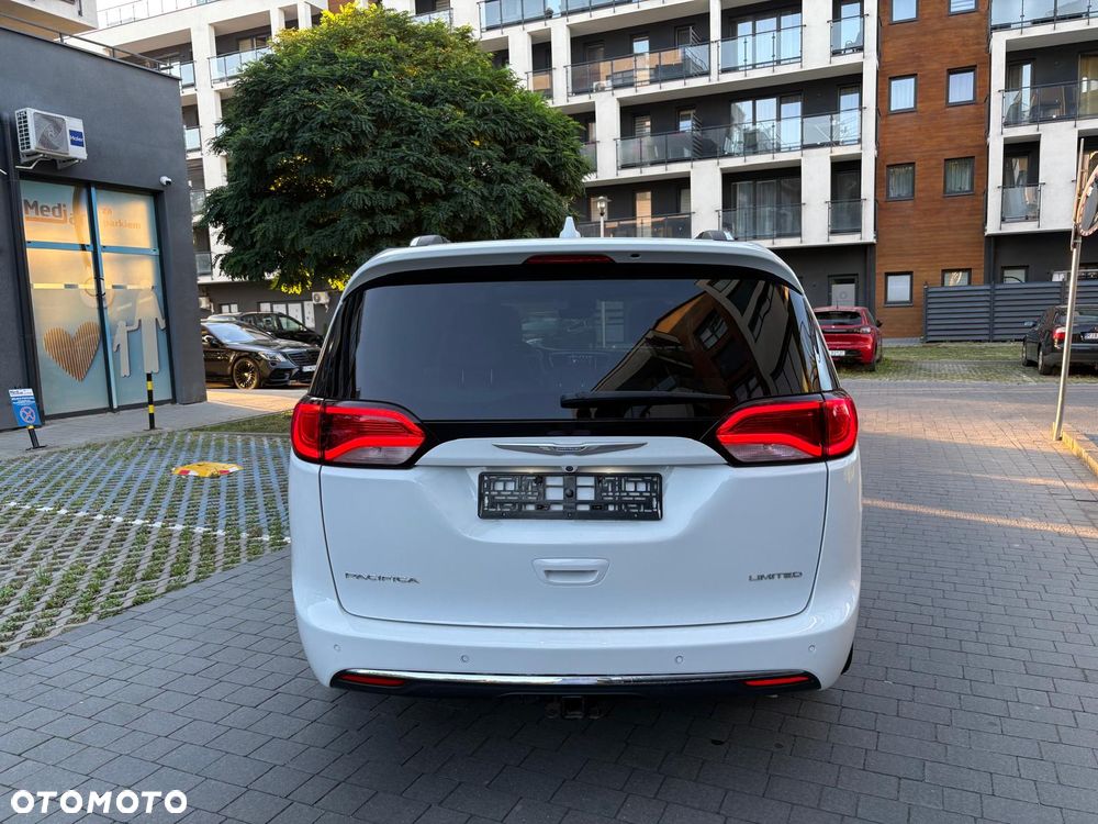 Chrysler Pacifica - 10