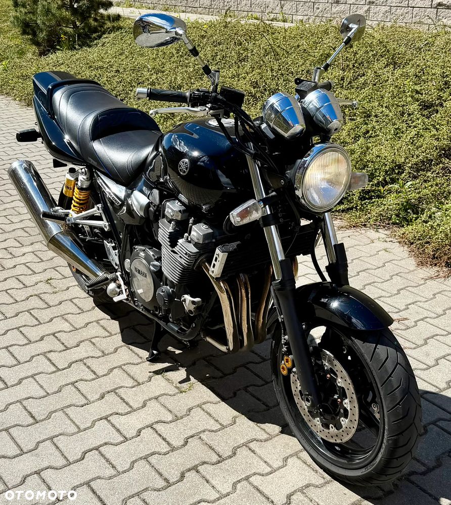 Yamaha XJR - 6
