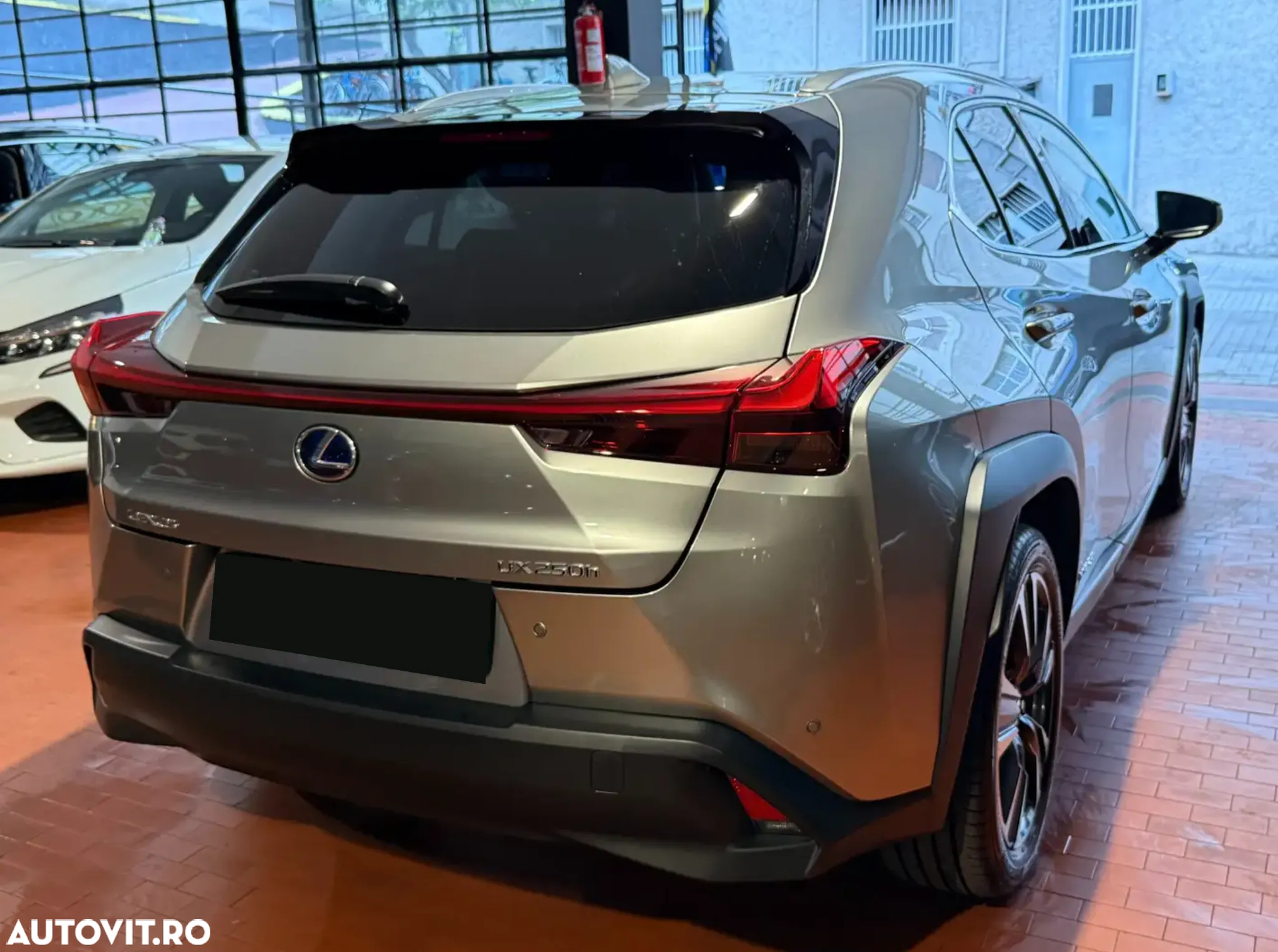 Lexus UX 250h 2.0L HEV 20H- (178 HP) 4X2 CVT Executive - 7