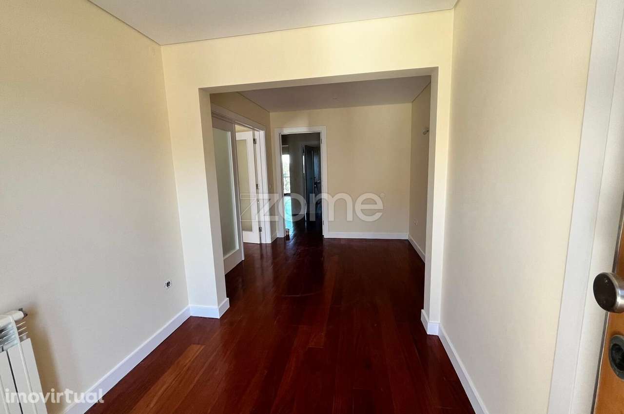 Moradia Premium T5 em banda T5 na Urbanização Vilabeira em Viseu - Grande imagem: 4/49