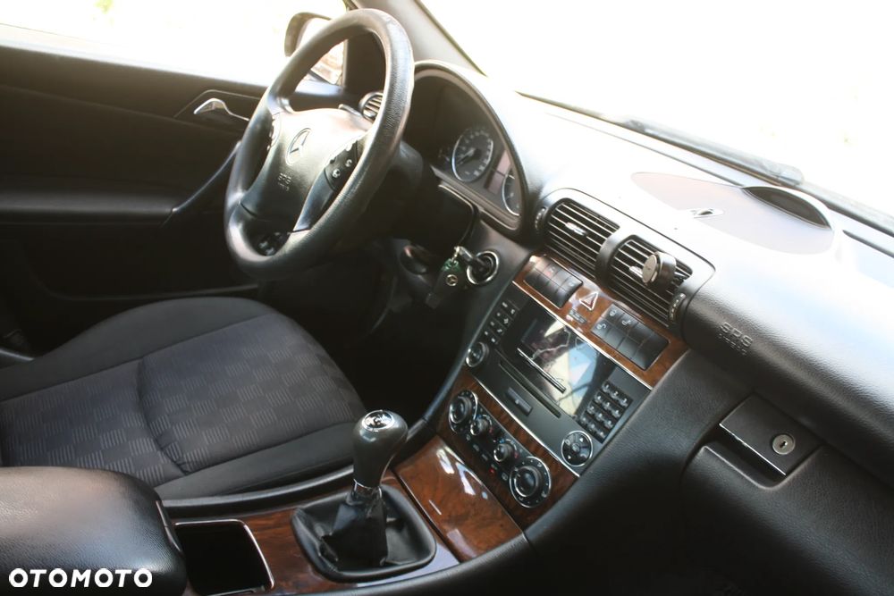 Mercedes-Benz Klasa C 220 CDI Classic - 19