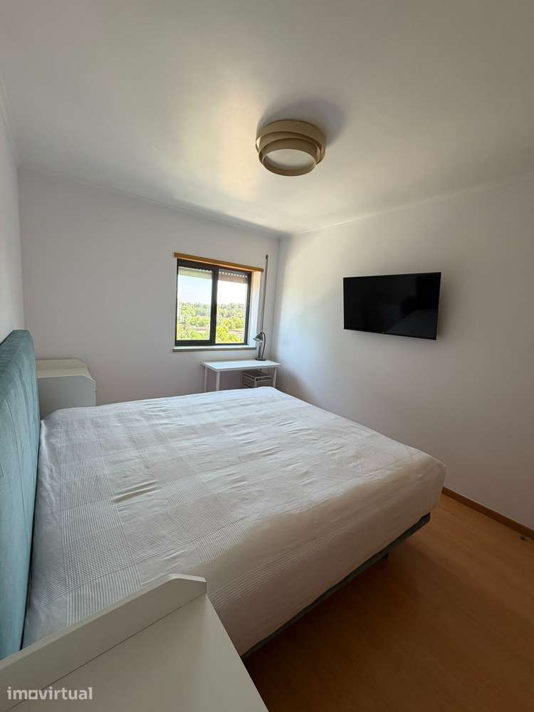 Apartamento T2 com Varanda e Garagem em Telheiras - Grande imagem: 5/26