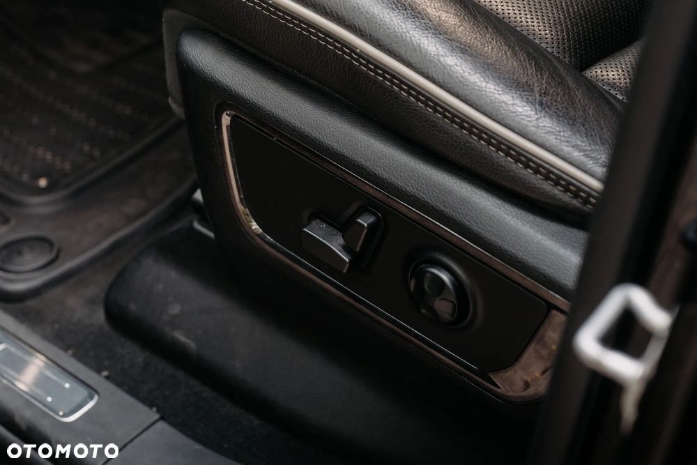 RAM 1500 Crew Cab Shortbed Limited - 22