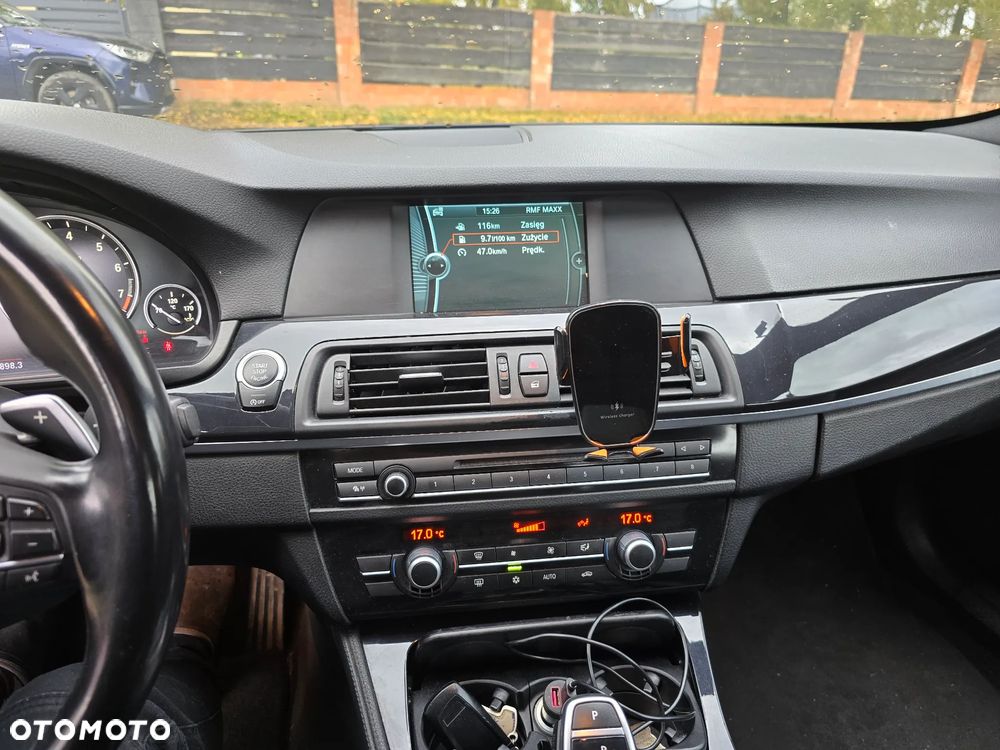 BMW Seria 5 520i - 30