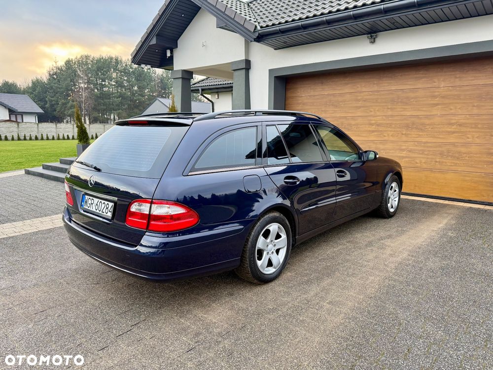 Mercedes-Benz Klasa E 240 T Classic - 13