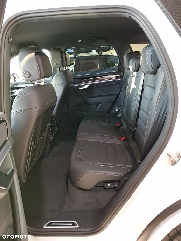 Volkswagen Touareg 3.0 V6 TDI 4Motion R-Line - 12