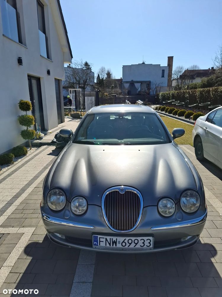 Jaguar S-Type 4.2 V8 - 1